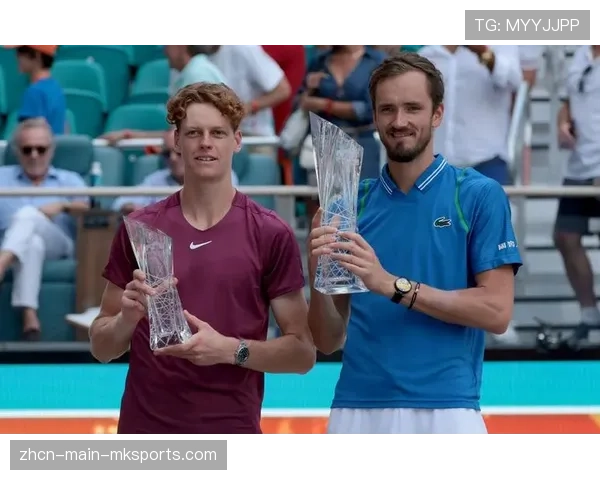 网球阳光双赛之迈阿密大师赛决赛：辛纳三盘逆转梅德韦杰夫夺冠